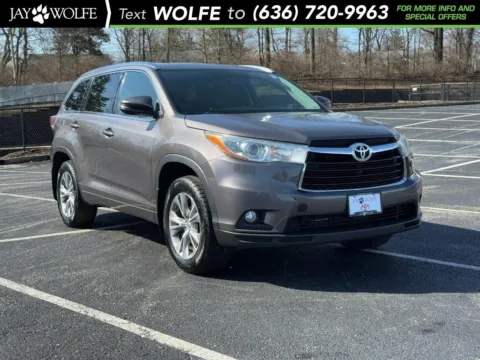 Gray 2015 Toyota Highlander XLE V6 for sale in Ballwin, MO