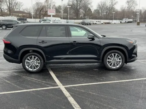 Photos of 2026 Toyota Grand Highlander Platinum for sale in Ballwin, MO at Jay Wolfe Toyota of West County