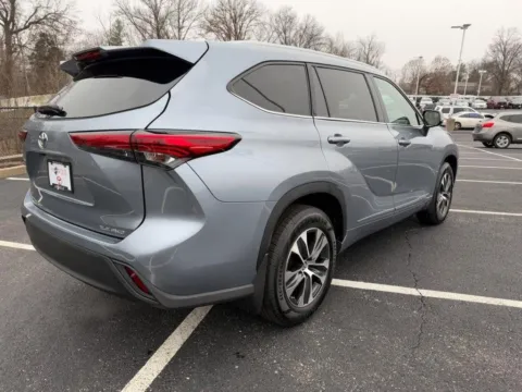 Another view of 2023 Toyota Highlander Hybrid XLE for sale in Ballwin, MO at Jay Wolfe Toyota of West County