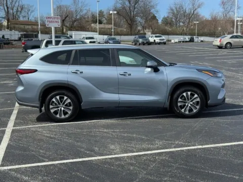 Photos of 2023 Toyota Highlander Hybrid XLE for sale in Ballwin, MO at Jay Wolfe Toyota of West County