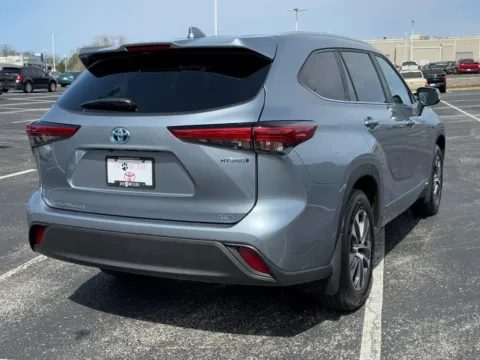 Another view of 2023 Toyota Highlander Hybrid XLE for sale in Ballwin, MO at Jay Wolfe Toyota of West County