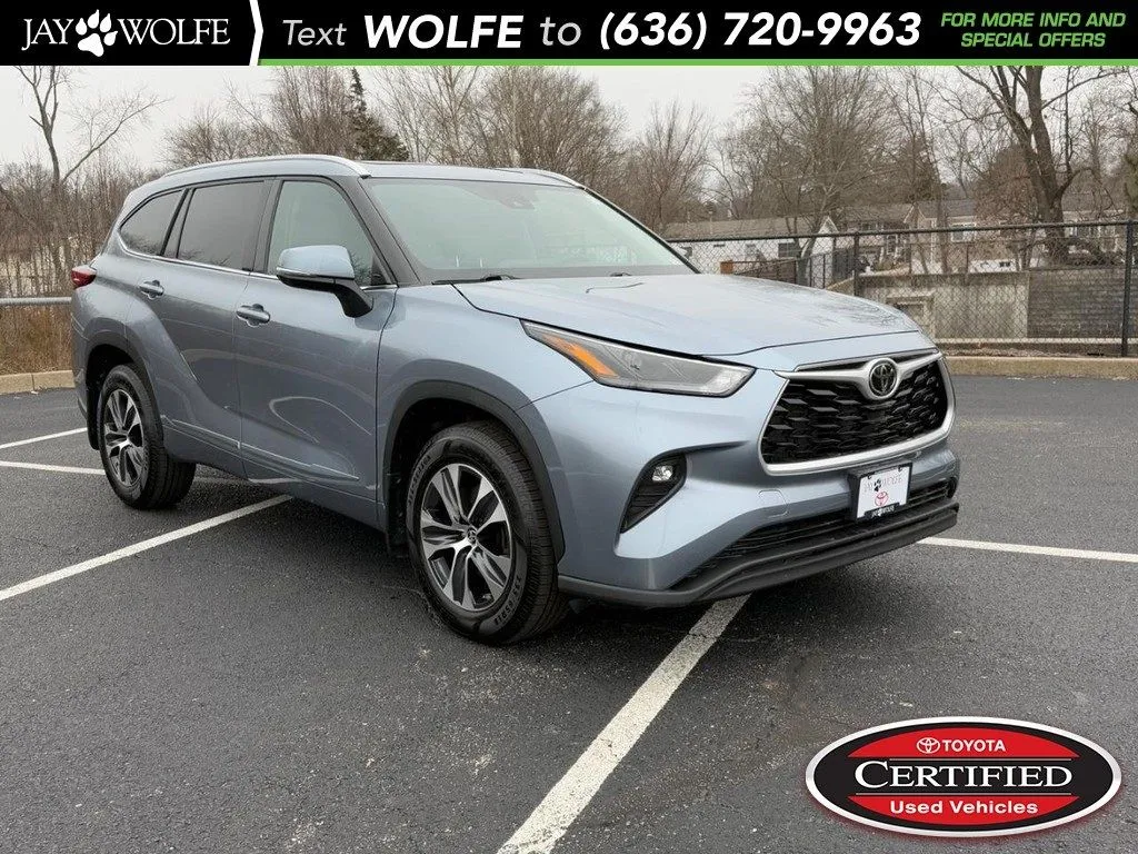 Blue 2023 Toyota Highlander Hybrid XLE for sale in Ballwin, MO