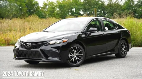 Black 2024 Toyota Camry SE for sale in Ballwin, MO