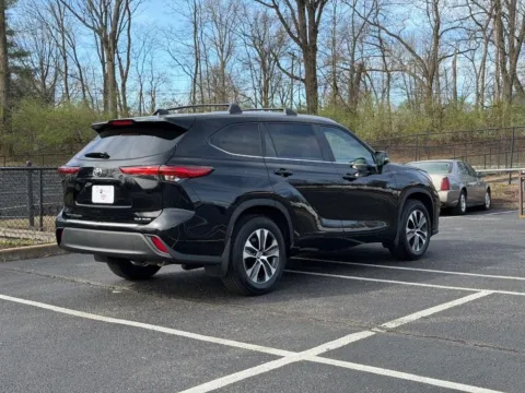 Another view of 2023 Toyota Highlander XLE for sale in Ballwin, MO at Jay Wolfe Toyota of West County