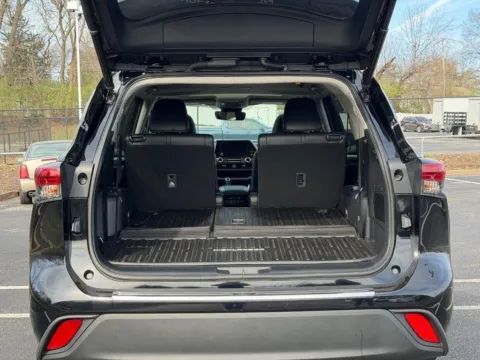 More photos of 2023 Toyota Highlander XLE at Jay Wolfe Toyota of West County, MO