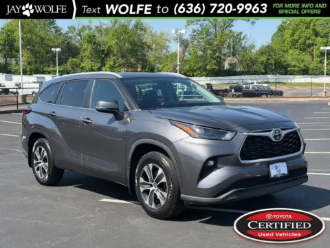 Gray 2023 Toyota Highlander XLE for sale in Ballwin, MO
