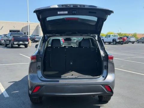 More photos of 2023 Toyota Highlander XLE at Jay Wolfe Toyota of West County, MO