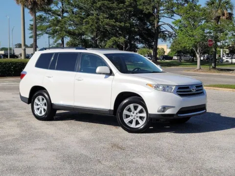 White 2013 Toyota Highlander SE for sale in Ballwin, MO