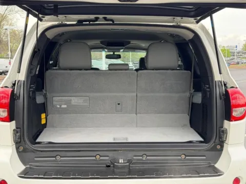 More photos of 2017 Toyota Sequoia Platinum at Jay Wolfe Toyota of West County, MO