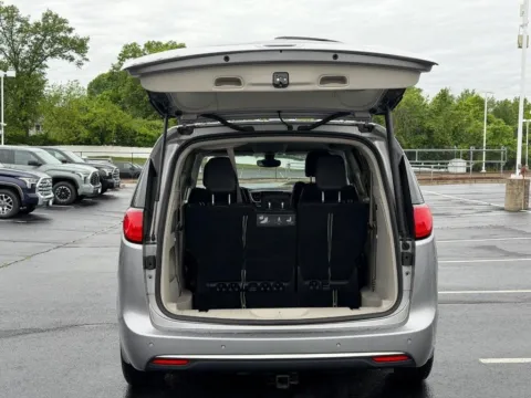 More photos of 2017 Chrysler Pacifica Touring L Plus at Jay Wolfe Toyota of West County, MO