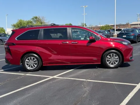 Photos of 2021 Toyota Sienna XLE for sale in Ballwin, MO at Jay Wolfe Toyota of West County