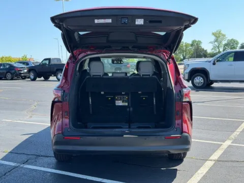 More photos of 2021 Toyota Sienna XLE at Jay Wolfe Toyota of West County, MO
