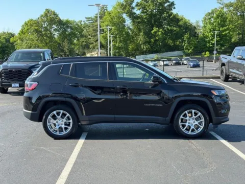 Photos of 2023 Jeep Compass Latitude Lux for sale in Ballwin, MO at Jay Wolfe Toyota of West County