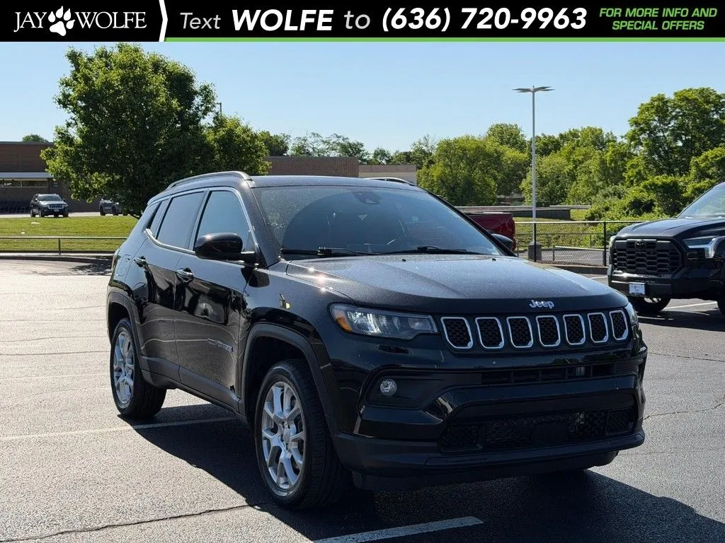 Black 2023 Jeep Compass Latitude Lux for sale in Ballwin, MO