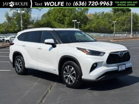 Unknown 2022 Toyota Highlander Hybrid XLE for sale in Ballwin, MO