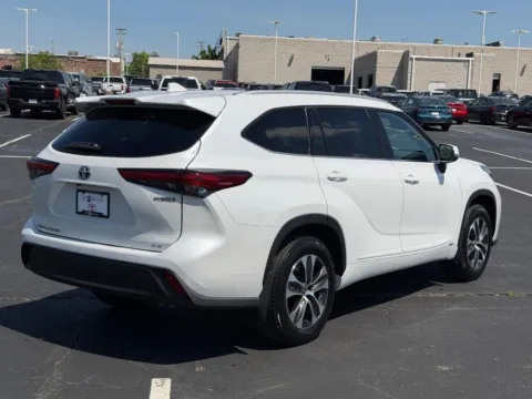 Another view of 2022 Toyota Highlander Hybrid XLE for sale in Ballwin, MO at Jay Wolfe Toyota of West County