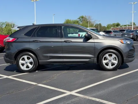 Photos of 2020 Ford Edge SE for sale in Ballwin, MO at Jay Wolfe Toyota of West County