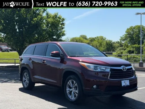 Red 2014 Toyota Highlander LE Plus V6 for sale in Ballwin, MO