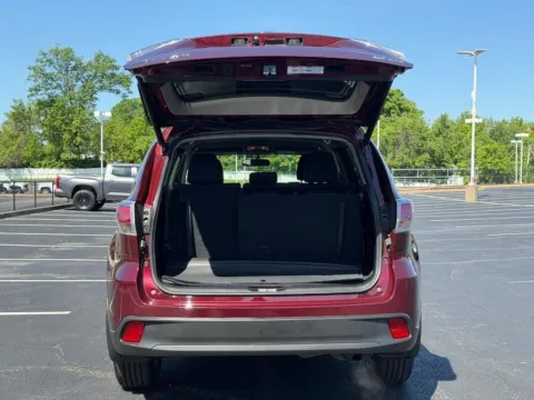 More photos of 2014 Toyota Highlander LE Plus V6 at Jay Wolfe Toyota of West County, MO