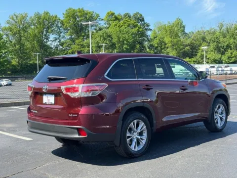 Another view of 2014 Toyota Highlander LE Plus V6 for sale in Ballwin, MO at Jay Wolfe Toyota of West County
