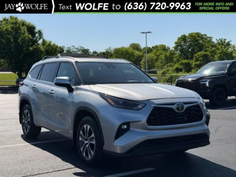 Silver 2022 Toyota Highlander XLE for sale in Ballwin, MO