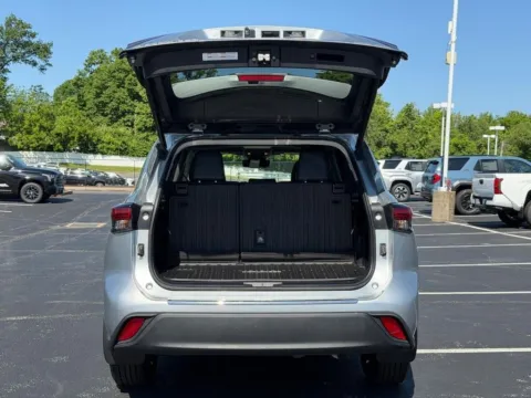 More photos of 2022 Toyota Highlander XLE at Jay Wolfe Toyota of West County, MO