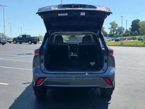 More photos of 2021 Toyota Highlander Limited at Jay Wolfe Toyota of West County, MO