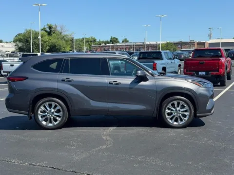 Photos of 2021 Toyota Highlander Limited for sale in Ballwin, MO at Jay Wolfe Toyota of West County