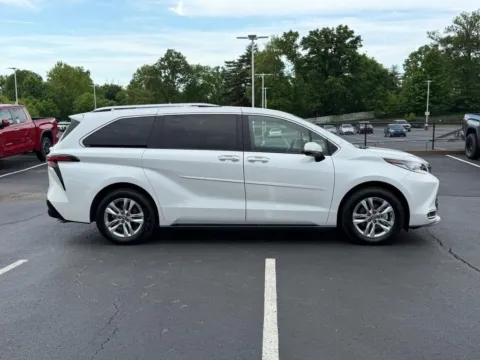 Photos of 2025 Toyota Sienna Limited for sale in Ballwin, MO at Jay Wolfe Toyota of West County