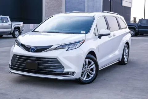 White 2025 Toyota Sienna Limited for sale in Ballwin, MO
