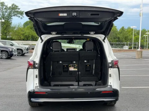 More photos of 2025 Toyota Sienna Limited at Jay Wolfe Toyota of West County, MO