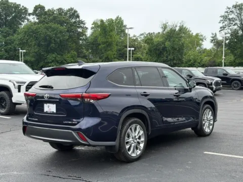 Another view of 2021 Toyota Highlander Limited for sale in Ballwin, MO at Jay Wolfe Toyota of West County