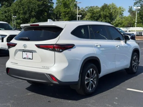 Another view of 2024 Toyota Highlander XLE for sale in Ballwin, MO at Jay Wolfe Toyota of West County