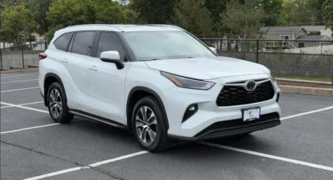 Photos of 2024 Toyota Highlander XLE for sale in Ballwin, MO at Jay Wolfe Toyota of West County