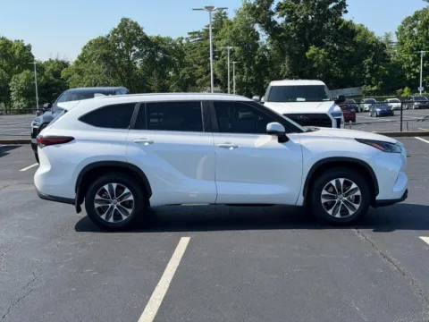 Photos of 2024 Toyota Highlander XLE for sale in Ballwin, MO at Jay Wolfe Toyota of West County