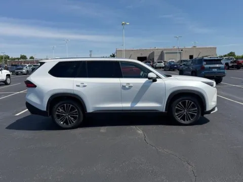 Photos of 2025 Toyota Grand Highlander Hybrid MAX Platinum for sale in Ballwin, MO at Jay Wolfe Toyota of West County