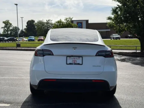 More photos of 2022 Tesla Model Y Performance at Jay Wolfe Toyota of West County, MO