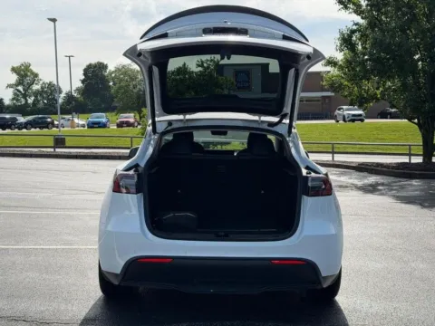 More photos of 2022 Tesla Model Y Performance at Jay Wolfe Toyota of West County, MO