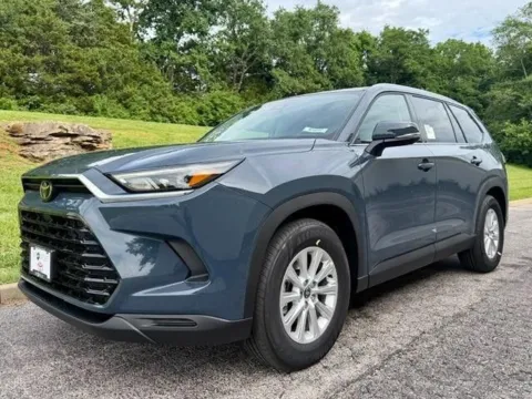 Photos of 2026 Toyota Grand Highlander XLE for sale in Ballwin, MO at Jay Wolfe Toyota of West County