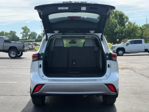 More photos of 2024 Toyota Highlander Platinum at Jay Wolfe Toyota of West County, MO