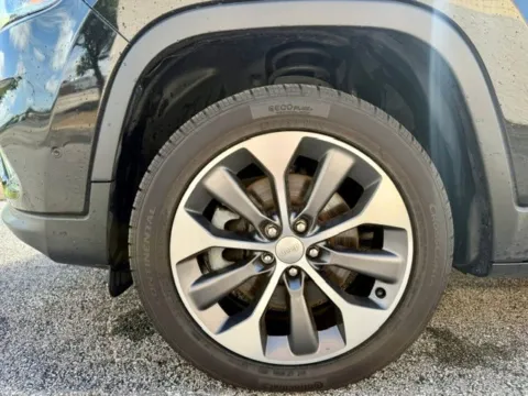 More photos of 2022 Jeep Cherokee Limited at Jay Wolfe Toyota of West County, MO