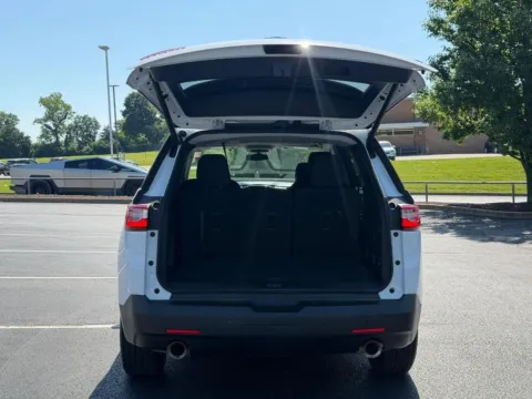 More photos of 2021 Chevrolet Traverse LT at Jay Wolfe Toyota of West County, MO