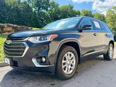 Black 2020 Chevrolet Traverse LT for sale in Ballwin, MO