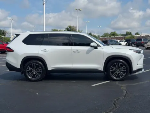Photos of 2024 Toyota Grand Highlander Hybrid MAX Platinum for sale in Ballwin, MO at Jay Wolfe Toyota of West County