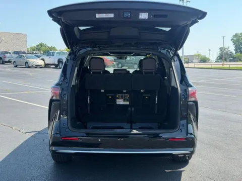 More photos of 2021 Toyota Sienna Platinum at Jay Wolfe Toyota of West County, MO