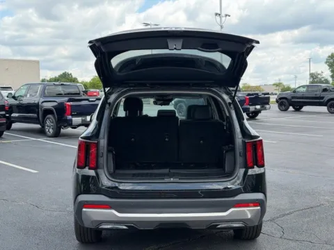 More photos of 2025 Kia Sorento S at Jay Wolfe Toyota of West County, MO