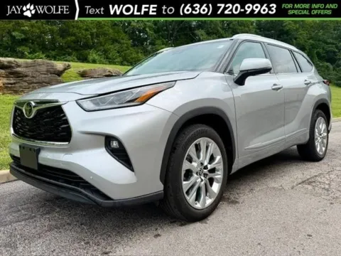 Silver 2023 Toyota Highlander Limited for sale in Ballwin, MO