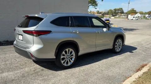 Another view of 2023 Toyota Highlander Limited for sale in Ballwin, MO at Jay Wolfe Toyota of West County
