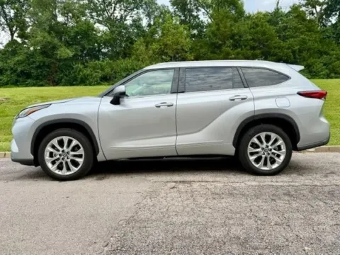 Photos of 2023 Toyota Highlander Limited for sale in Ballwin, MO at Jay Wolfe Toyota of West County