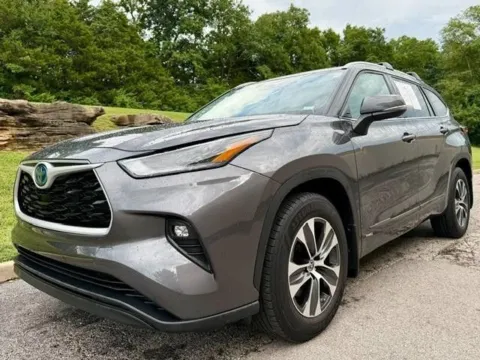 Photos of 2022 Toyota Highlander Hybrid XLE for sale in Ballwin, MO at Jay Wolfe Toyota of West County